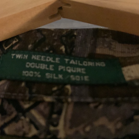 This is an EUC men’s silk shirt - Picture 3 of 5